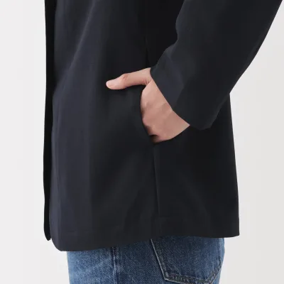 Chaqueta entallada impermeable para mujer