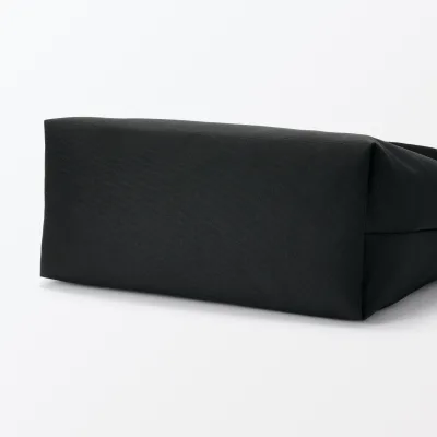 Resirkulert skulderbag med bred stropp