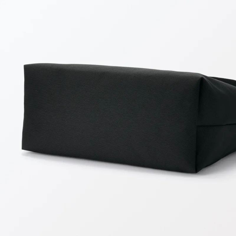 Resirkulert skulderbag med bred stropp