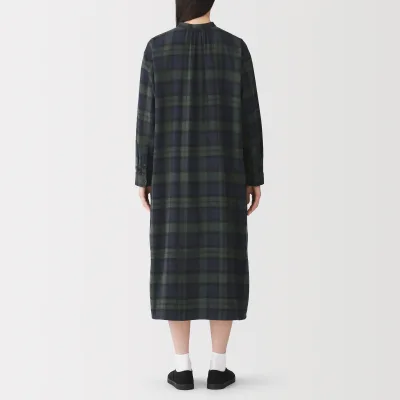 Flanellipaita pystykauluksella