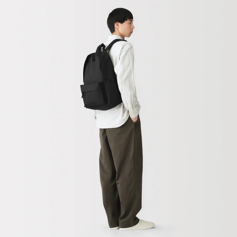 疲れにくい撥水バックパック