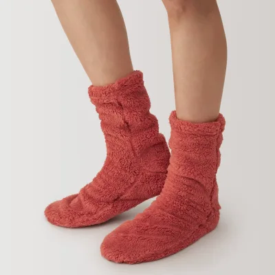 Vinklede boa fleece-hyggesokker